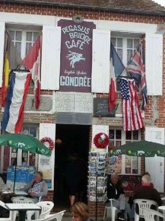 Le Café Gondrée.